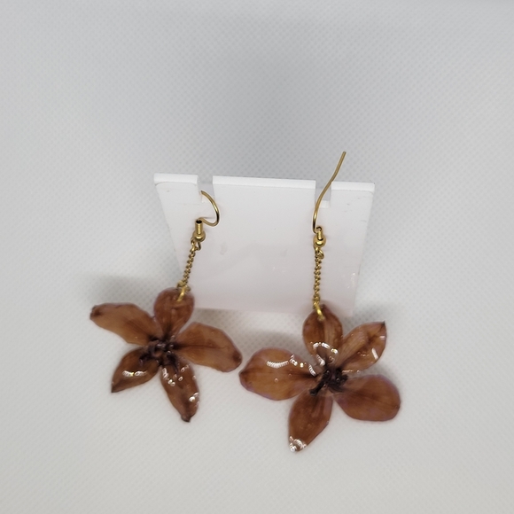 Jewelry - Elegant Brown Floral Earrings